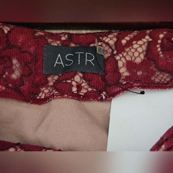 NWT ASTR mini floral skirt size XS - Picture 2 of 2